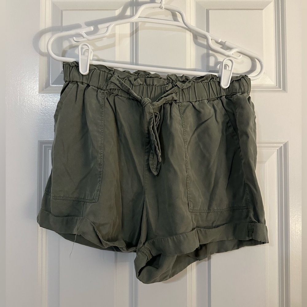 ☘️ Aerie green camp shorts